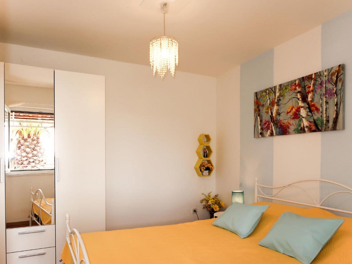 Holiday Home Garden Apartment - Brc650 By Interhome Sumartin Exterior photo